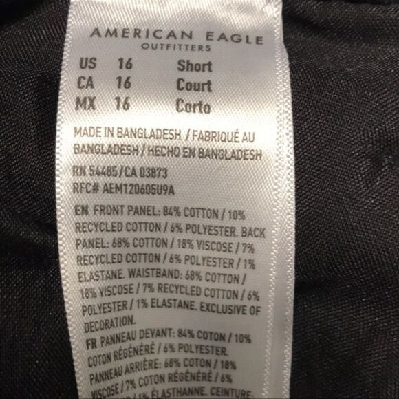 American Eagle Strigid Destroyed Distressed Mom Jeans - Size 16 Short | NWT - Picture 10 of 11